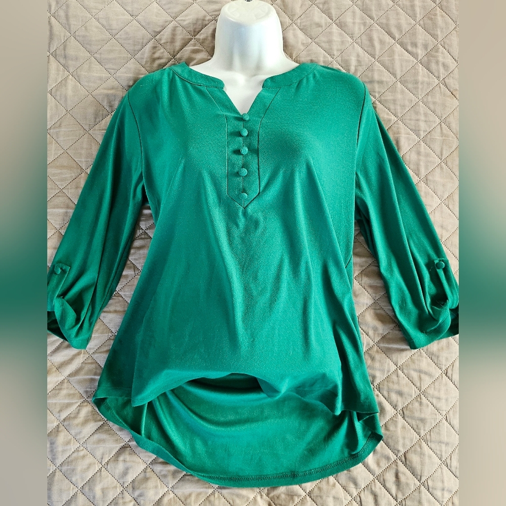 Naif women's size small green blouse